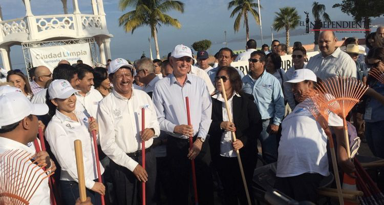 Inicia el Ayto de La Paz con la limpieza y pintado del malecón de La Paz