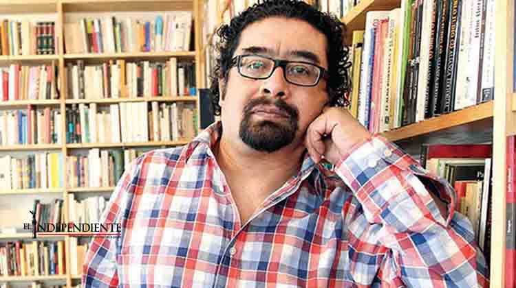 El narco como escenografía de una historia en el libro ‘A wevo, padrino’