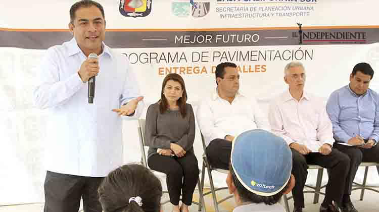Entregan Alcalde y Gobernador obras educativas y de pavimentación por 18.5 mdp en Los Cabos Entregan Alcalde y Gobernador obras educativas y de pavimentación por 18.5 mdp en Los Cabos