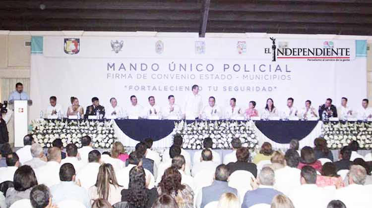 Firma el gobernador convenio con los 5 municipios para instalar el Mando Único Policial en BCS