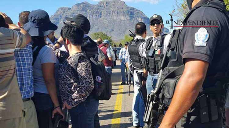 Liberan a cuatro de los cinco profesores secuestrados en Guerrero Liberan a cuatro de los cinco profesores secuestrados en Guerrero