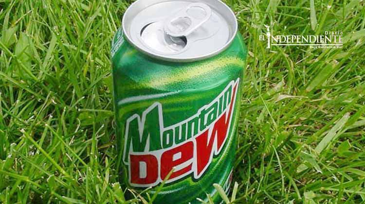 Mueren dos adolescentes por beber refresco con combustible en EU