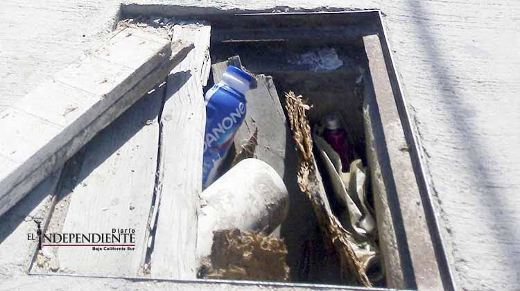 Registros sin tapa en zona centro de SJC pone en peligro a peatones