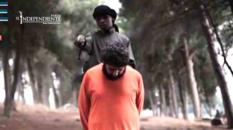 Niño yihadista decapita a dirigente religioso en video de ISIS