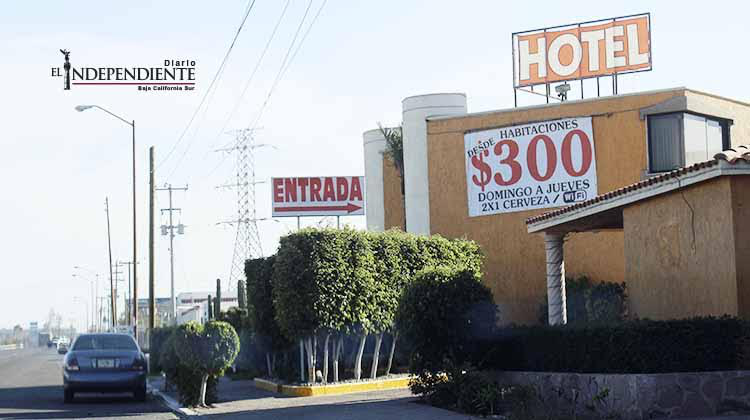 Hombres prefieren llevar a sus amantes a moteles y regalar flores a sus esposas