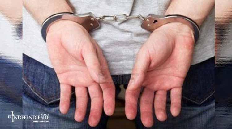 Encarcelan a escritor en Egipto por describir escenas sexuales Encarcelan a escritor en Egipto por describir escenas sexuales