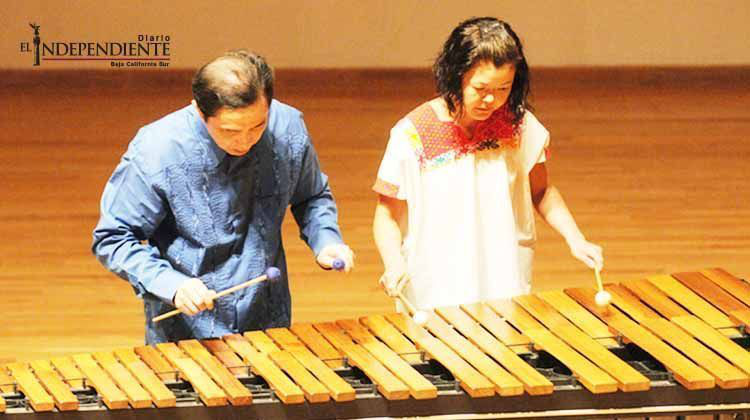 México y Japón tocan la marimba en el Cenart