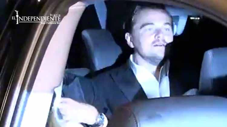 Leonardo DiCaprio casi olvida su Oscar en un restaurante Leonardo DiCaprio casi olvida su Oscar en un restaurante