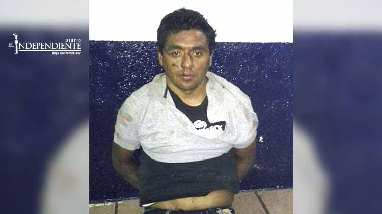 Robaron un taxi, pero en la huida chocaron contra un auto estacionado