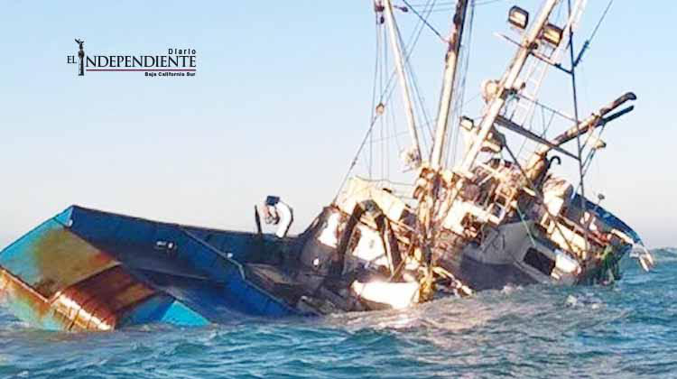 Barco varado podría derramar más de 10 mil litros de diésel al mar de BCS