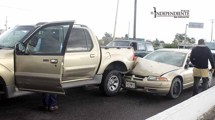 Otro!!!....Choque por alcance en el puente Mano Amiga
