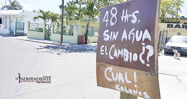 Molestos vecinos de la colonia centro por problema de desabasto de agua potable