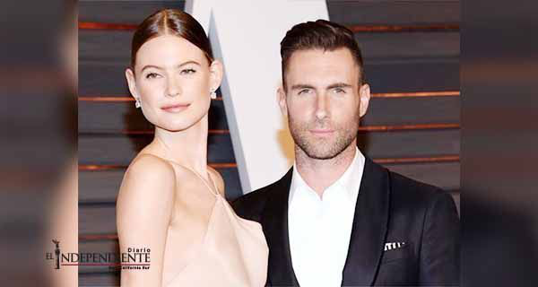 Adam Levine y Behati Prinsloo esperan a la cigüeña Adam Levine y Behati Prinsloo esperan a la cigüeña