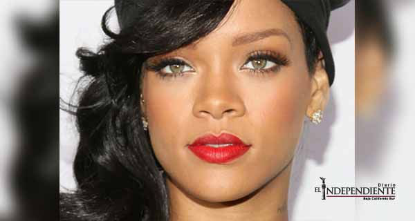 Rihanna estalla contra fan y la bloquea de Twitter Rihanna estalla contra fan y la bloquea de Twitter