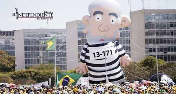 Destruyen muñeco de Lula da Silva en Sao Paulo