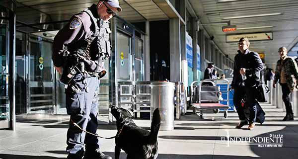 Policía del aeropuerto de Bruselas amaga con huelga; pide más seguridad Policía del aeropuerto de Bruselas amaga con huelga; pide más seguridad