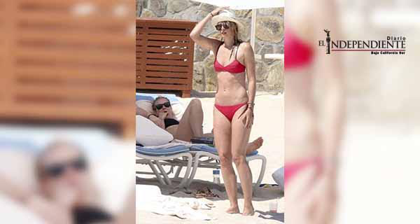 La tenista María Sharapova vacaciona en Los Cabos