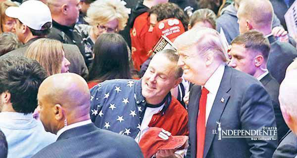 En plan de salvador, Donald Trump promete arreglar los males En plan de salvador, Donald Trump promete arreglar los males
