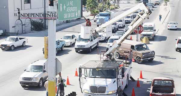 Aplauden automovilistas reparación de semáforo situado en peligroso crucero de SJC
