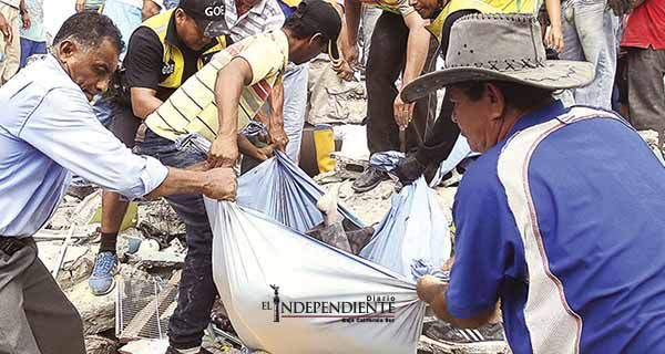 Azota a Ecuador el peor sismo en 40 años