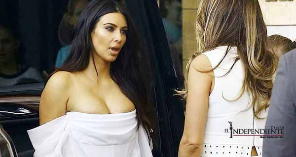 Kim Kardashian roba miradas con escote en Miami Kim Kardashian roba miradas con escote en Miami