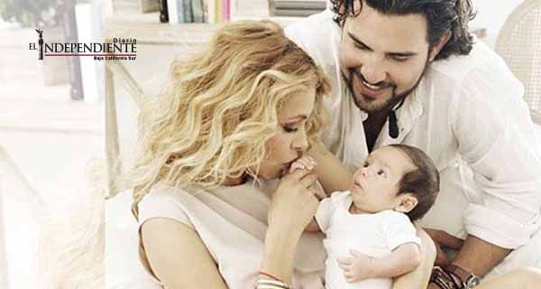 Paulina Rubio muestra al pequeño Eros Paulina Rubio muestra al pequeño Eros