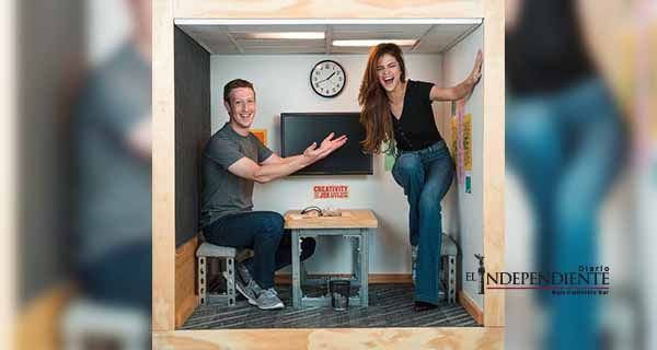 Selena Gomez y Zuckerberg en el cuarto más pequeño de Facebook Selena Gomez y Zuckerberg en el cuarto más pequeño de Facebook
