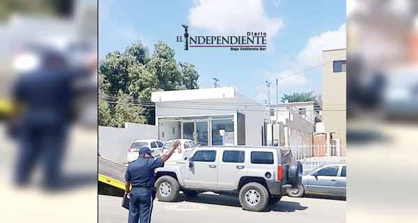 Hombre es acuchillado varias veces tras sufrir el robo de su camioneta “Hummer” Hombre es acuchillado varias veces tras sufrir el robo de su camioneta “Hummer”