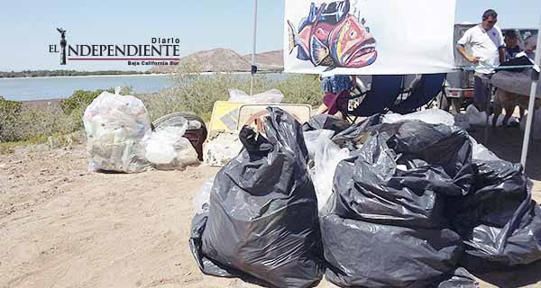 Ofrecen taquiza y kayaks a cambio de limpiar manglares del Mogote Ofrecen taquiza y kayaks a cambio de limpiar manglares del Mogote
