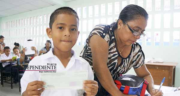Recibieron pago de beca casi 5 mil estudiantes de todos los niveles en BCS Recibieron pago de beca casi 5 mil estudiantes de todos los niveles en BCS