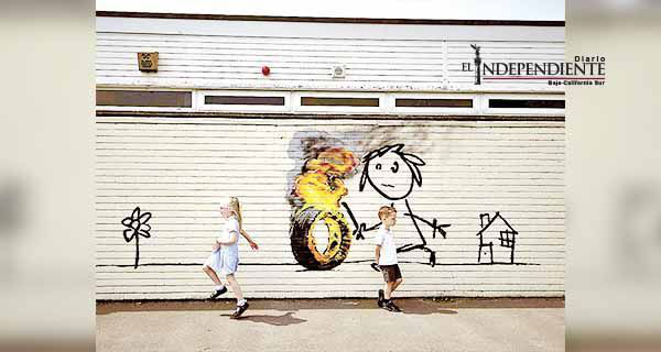 Banksy firma mural en una escuela Banksy firma mural en una escuela