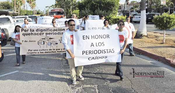 Marchan periodistas de Los Cabos para dignificar su oficio Marchan periodistas de Los Cabos para dignificar su oficio