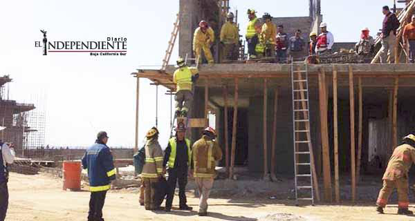 Se desploma andamio en construcción de hotel