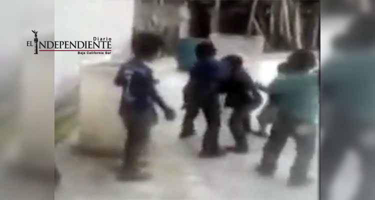 Policías contra maestros, el juego de moda entre niños de Oaxaca Policías contra maestros, el juego de moda entre niños de Oaxaca