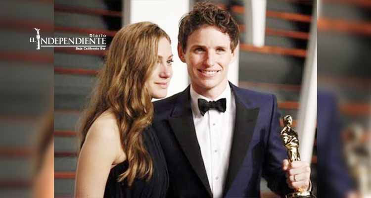 Eddie Redmayne festejo el Día del Padre con su bebé Eddie Redmayne festejo el Día del Padre con su bebé