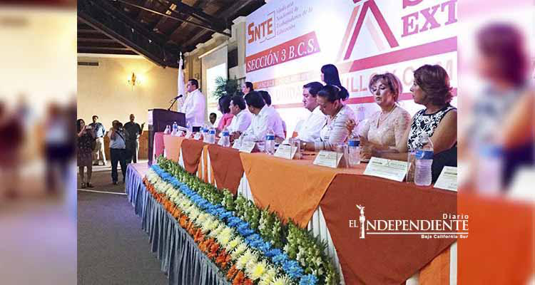 Se dice orgulloso el Gobernador Mendoza de los maestros de BCS