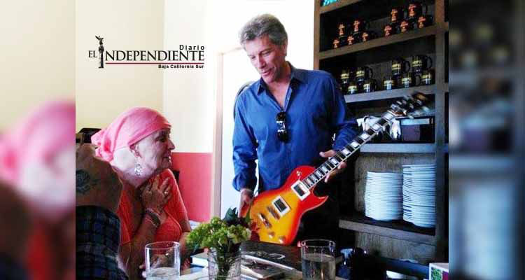 Jon Bon Jovi sorprende a una admiradora con cáncer Jon Bon Jovi sorprende a una admiradora con cáncer