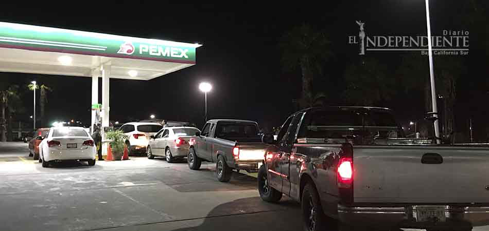 Continúan compras de pánico de combustible Continúan compras de pánico de combustible