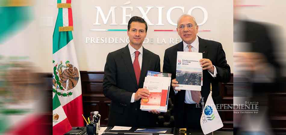 Peña y Gurría abordan avances de reformas estructurales en México