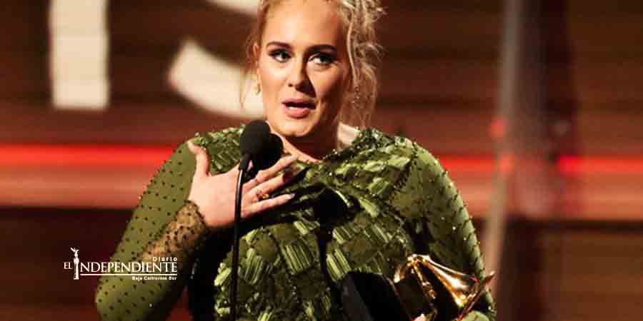 Adele triunfa en los Grammy; 'sorry' Beyoncé
