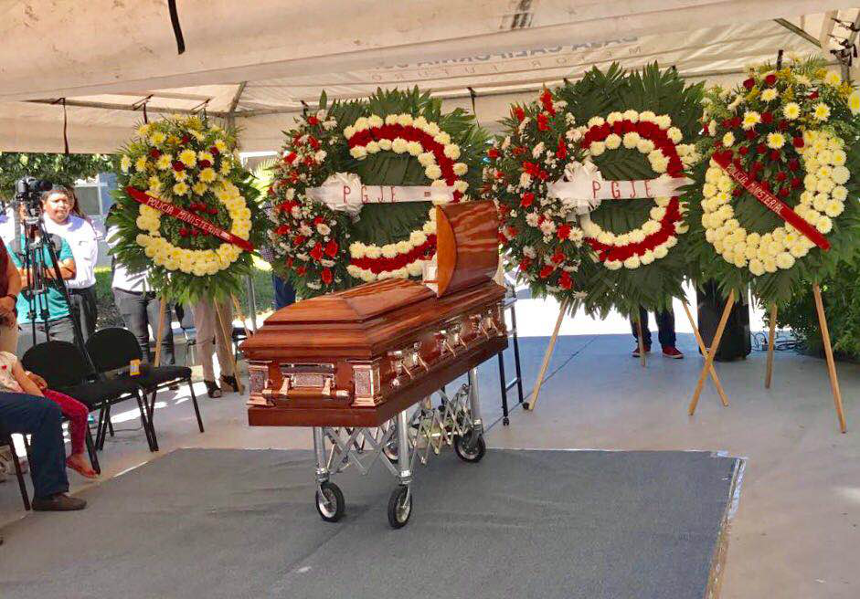 Realizan homenaje luctuoso a agentes asesinados en Los Cabos