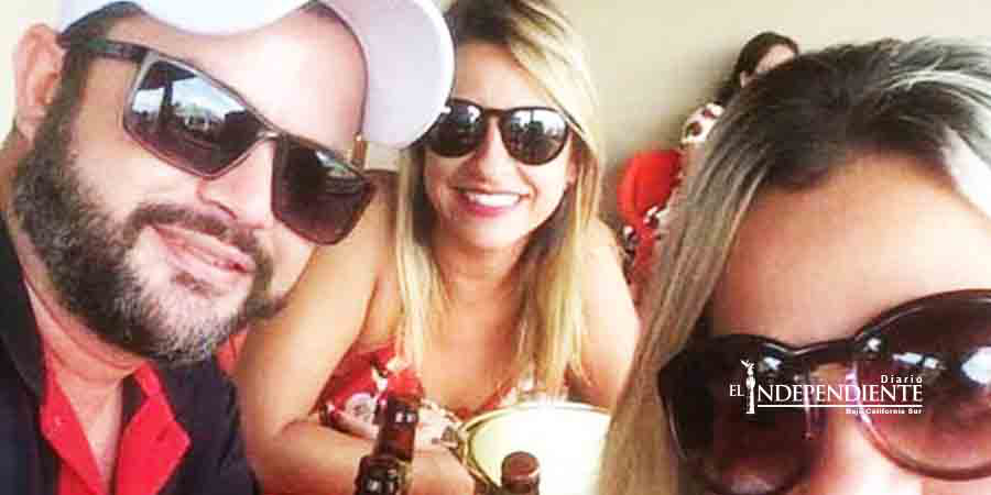 Presume en 'Face', 'amiguitas y cervecitas'... y le cae su esposa