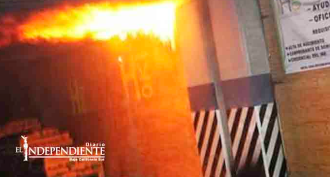 Calculan hasta 100 vehículos siniestrados en incendio de Puerto Paraíso  Calculan hasta 100 vehículos siniestrados en incendio de Puerto Paraíso