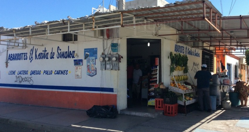 Se aferran pequeños negocios ante invasión de cadenas comerciales Se aferran pequeños negocios ante invasión de cadenas comerciales