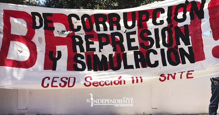 Se manifiestan maestros en visita del Secretario de Educación  Federal a BCS Se manifiestan maestros en visita del Secretario de Educación  Federal a BCS