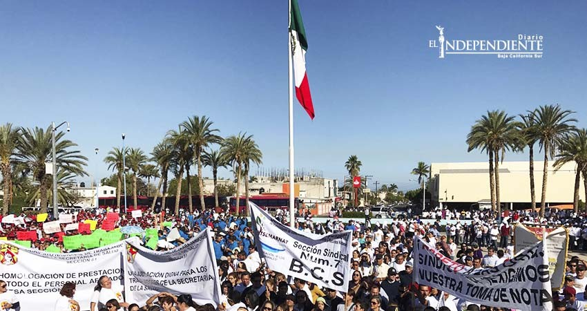 Más de 30 sindicatos se manifiestan en Palacio de Gobierno 