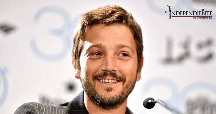  'Que los periodistas sepan que no están solos': Diego Luna
