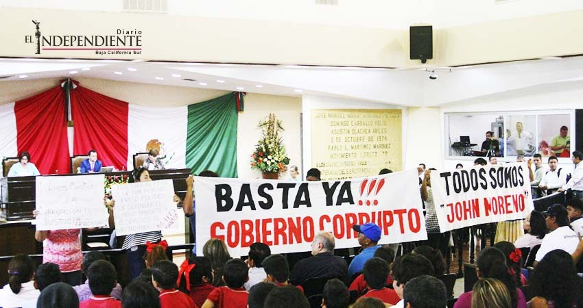 Exigen en el Congreso libertad para John Moreno y Joella Corado Exigen en el Congreso libertad para John Moreno y Joella Corado