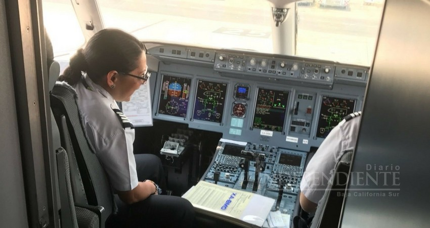 Clientes molestos denuncian  retraso en vuelo de Interjet a La Paz  Clientes molestos denuncian  retraso en vuelo de Interjet a La Paz