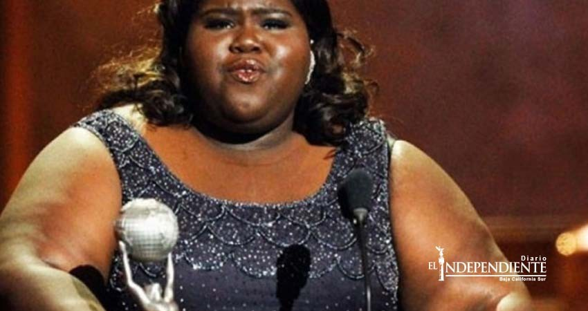 Actriz de 'Precious' muestra su figura en traje de baño